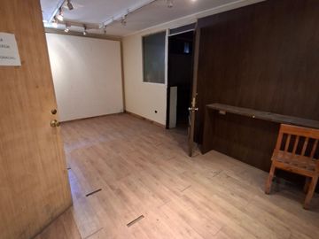 Propiedad Comercial – Industrial , 1500 m2 , tres galpones , oficinas zona industrial de Macul