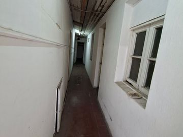 Propiedad Comercial – Industrial , 1500 m2 , tres galpones , oficinas zona industrial de Macul