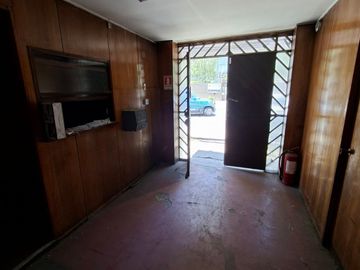 Propiedad Comercial – Industrial , 1500 m2 , tres galpones , oficinas zona industrial de Macul