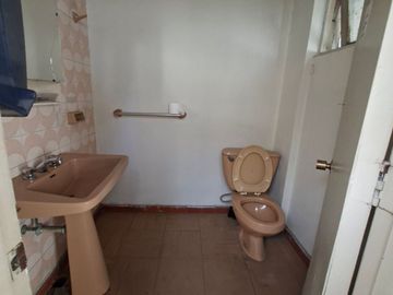 Propiedad Comercial – Industrial , 1500 m2 , tres galpones , oficinas zona industrial de Macul