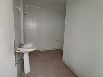 Propiedad Comercial – Industrial , 1500 m2 , tres galpones , oficinas zona industrial de Macul