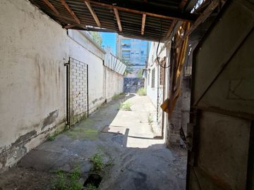 Propiedad Comercial – Industrial , 1500 m2 , tres galpones , oficinas zona industrial de Macul