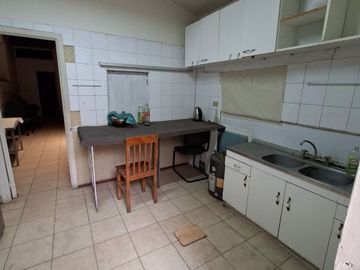 Propiedad Comercial – Industrial , 1500 m2 , tres galpones , oficinas zona industrial de Macul