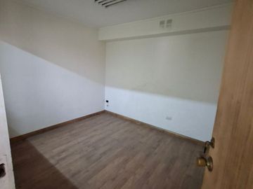 Propiedad Comercial – Industrial , 1500 m2 , tres galpones , oficinas zona industrial de Macul