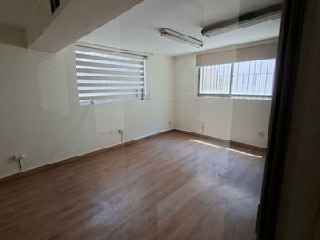 Propiedad Comercial – Industrial , 1500 m2 , tres galpones , oficinas zona industrial de Macul