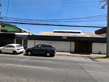 Propiedad Comercial – Industrial , 1500 m2 , tres galpones , oficinas zona industrial de Macul