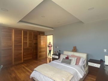 Exclusiva Residencia de Autor en Valle de Zamarrero - Diseño Moderno y Amplios Espacios