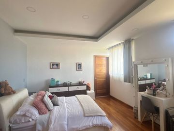 Exclusiva Residencia de Autor en Valle de Zamarrero - Diseño Moderno y Amplios Espacios