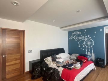 Exclusiva Residencia de Autor en Valle de Zamarrero - Diseño Moderno y Amplios Espacios