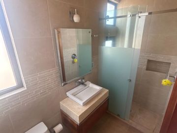 Exclusiva Residencia de Autor en Valle de Zamarrero - Diseño Moderno y Amplios Espacios