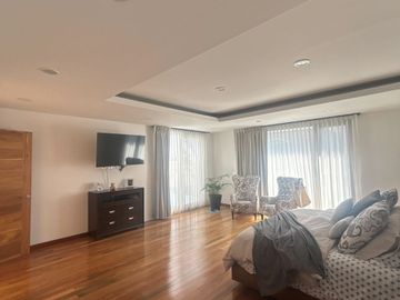 Exclusiva Residencia de Autor en Valle de Zamarrero - Diseño Moderno y Amplios Espacios