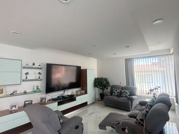 Exclusiva Residencia de Autor en Valle de Zamarrero - Diseño Moderno y Amplios Espacios