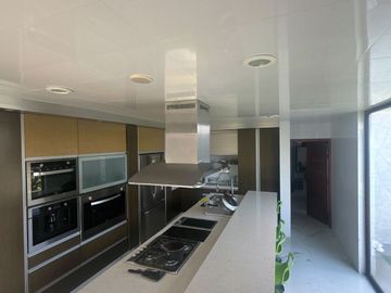 Exclusiva Residencia de Autor en Valle de Zamarrero - Diseño Moderno y Amplios Espacios