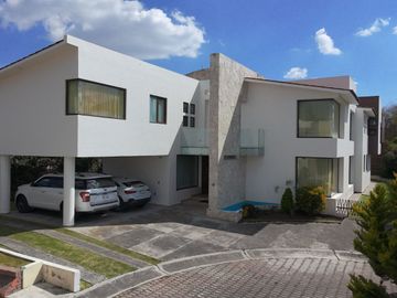 Exclusiva Residencia de Autor en Valle de Zamarrero - Diseño Moderno y Amplios Espacios