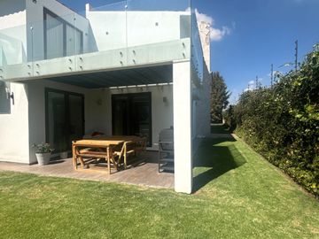 Exclusiva Residencia de Autor en Valle de Zamarrero - Diseño Moderno y Amplios Espacios