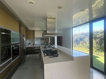 Exclusiva Residencia de Autor en Valle de Zamarrero - Diseño Moderno y Amplios Espacios