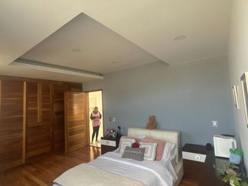 Exclusiva Residencia de Autor en Valle de Zamarrero - Diseño Moderno y Amplios Espacios
