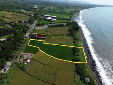 Tanah Tepi Pantai Di Kawasan Wisata Pantai Lebih