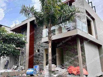 Dijual Cepat Rumah Villa Kolam Renang + Roftoop dekat Jatim Park Kota Batu