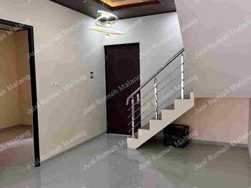 Dijual Cepat Rumah Villa Kolam Renang + Roftoop dekat Jatim Park Kota Batu