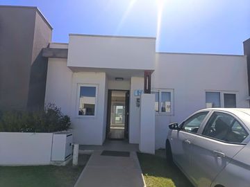 Venta Casa Mediterránea 3 dorm. en Condominio Villa Alemania