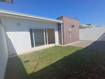 Venta Casa Mediterránea 3 dorm. en Condominio Villa Alemania