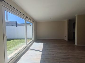 Venta Casa Mediterránea 3 dorm. en Condominio Villa Alemania