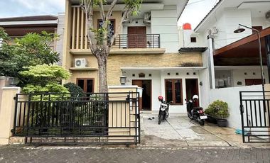 RUMAH CANTIK 2 LANTAI FULL FURNISHED DALAM KOTA UMBULHARJO