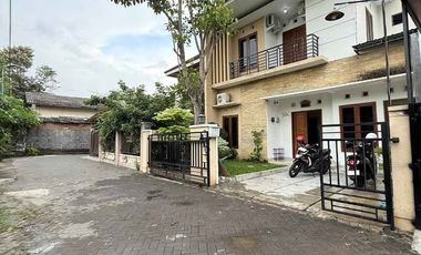 RUMAH CANTIK 2 LANTAI FULL FURNISHED DALAM KOTA UMBULHARJO