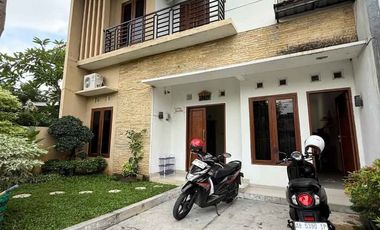 RUMAH CANTIK 2 LANTAI FULL FURNISHED DALAM KOTA UMBULHARJO
