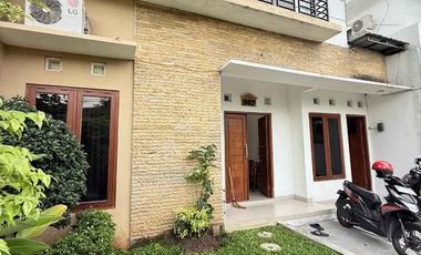 RUMAH CANTIK 2 LANTAI FULL FURNISHED DALAM KOTA UMBULHARJO