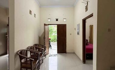 RUMAH CANTIK 2 LANTAI FULL FURNISHED DALAM KOTA UMBULHARJO