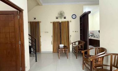 RUMAH CANTIK 2 LANTAI FULL FURNISHED DALAM KOTA UMBULHARJO