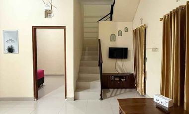 RUMAH CANTIK 2 LANTAI FULL FURNISHED DALAM KOTA UMBULHARJO