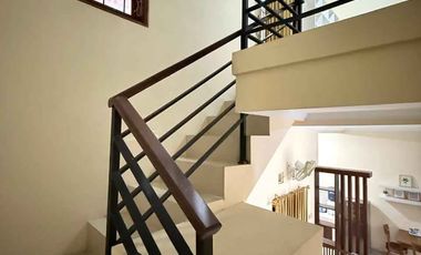 RUMAH CANTIK 2 LANTAI FULL FURNISHED DALAM KOTA UMBULHARJO