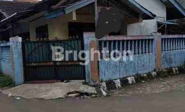 DIJUAL RUMAH DI LOKASI PREMIUM DISAMPING KAMPUS COCOK UNTUK DIJADIKAN KOST KOSTAN