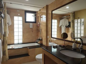 Hot Investment Opportunity – 5-Storey Townhouse with 5 Luxury Apartments | Pratumnak Hill, Pattaya