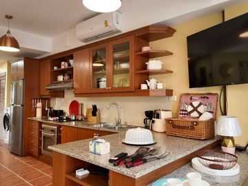 Hot Investment Opportunity – 5-Storey Townhouse with 5 Luxury Apartments | Pratumnak Hill, Pattaya