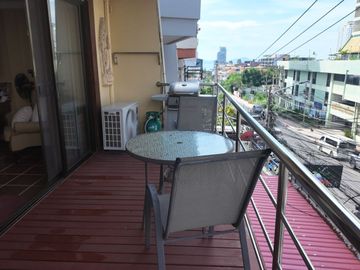 Hot Investment Opportunity – 5-Storey Townhouse with 5 Luxury Apartments | Pratumnak Hill, Pattaya