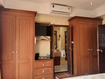 Hot Investment Opportunity – 5-Storey Townhouse with 5 Luxury Apartments | Pratumnak Hill, Pattaya