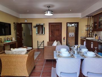 Hot Investment Opportunity – 5-Storey Townhouse with 5 Luxury Apartments | Pratumnak Hill, Pattaya