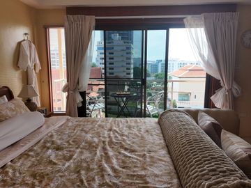 Hot Investment Opportunity – 5-Storey Townhouse with 5 Luxury Apartments | Pratumnak Hill, Pattaya