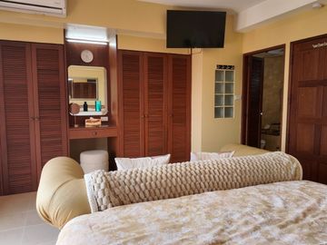 Hot Investment Opportunity – 5-Storey Townhouse with 5 Luxury Apartments | Pratumnak Hill, Pattaya