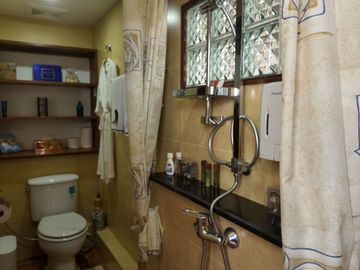 Hot Investment Opportunity – 5-Storey Townhouse with 5 Luxury Apartments | Pratumnak Hill, Pattaya