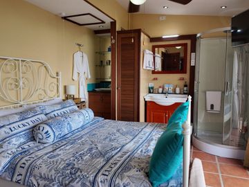 Hot Investment Opportunity – 5-Storey Townhouse with 5 Luxury Apartments | Pratumnak Hill, Pattaya