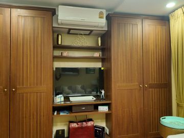 Hot Investment Opportunity – 5-Storey Townhouse with 5 Luxury Apartments | Pratumnak Hill, Pattaya