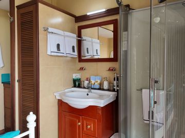 Hot Investment Opportunity – 5-Storey Townhouse with 5 Luxury Apartments | Pratumnak Hill, Pattaya