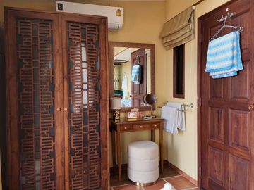 Hot Investment Opportunity – 5-Storey Townhouse with 5 Luxury Apartments | Pratumnak Hill, Pattaya