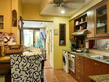 Hot Investment Opportunity – 5-Storey Townhouse with 5 Luxury Apartments | Pratumnak Hill, Pattaya