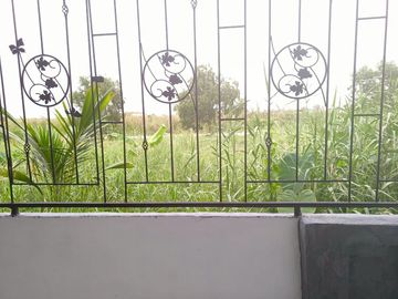 บ้านชั้นเดียว เขตหนองจอก เลียบวารี หมู่บ้านอมรพันธ์ รีโนเวทใหม่  เดินเข้าออกสะดวก  โทรนัดหมายชมบ้าน 081-440-----